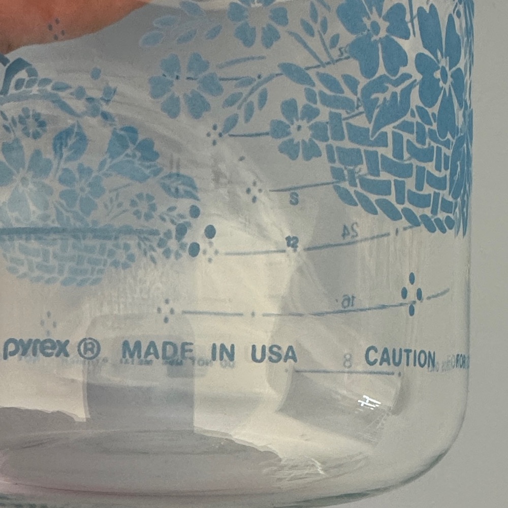 Pyrex Vintage Glass Pitcher with Cornflower Blue Pattern - Picture 9 of 9